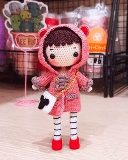 53 - Bonequinha de crochê - Amigurumi