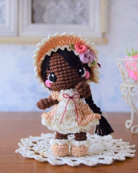 74 - Bonequinha lindinha de crochê - Amigurumi