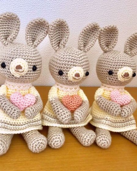 77 - Coelhinhos de crochê - Amigurumi