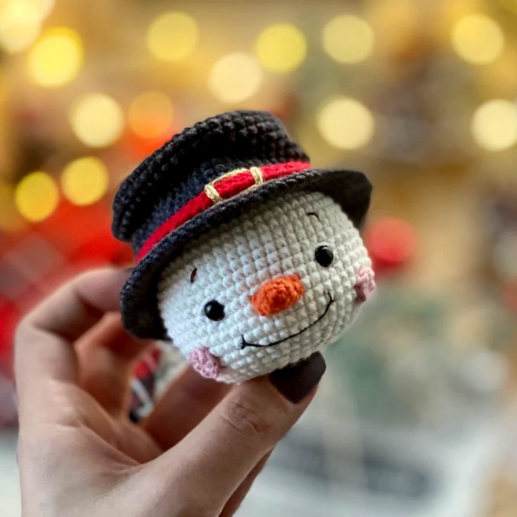 119 - Boneco de Neve de Amigurumi - Boneco de Neve de crochê - Natal - Mao