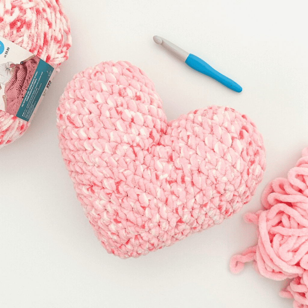 199 - Dia dos Namorados amigurumi - Coração de Crochê - Receita de Crochê Passo a Passo Iniciante 2 (1)