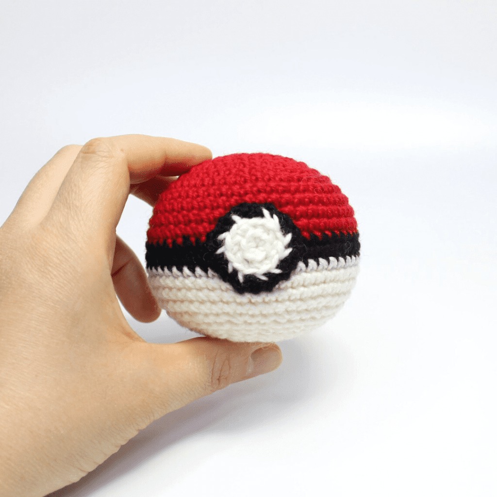 202 - Amigurumi Pokemon - Pokemond de Amigurumi - Receita de Crochê Passo a Passo - Pokebola (1)